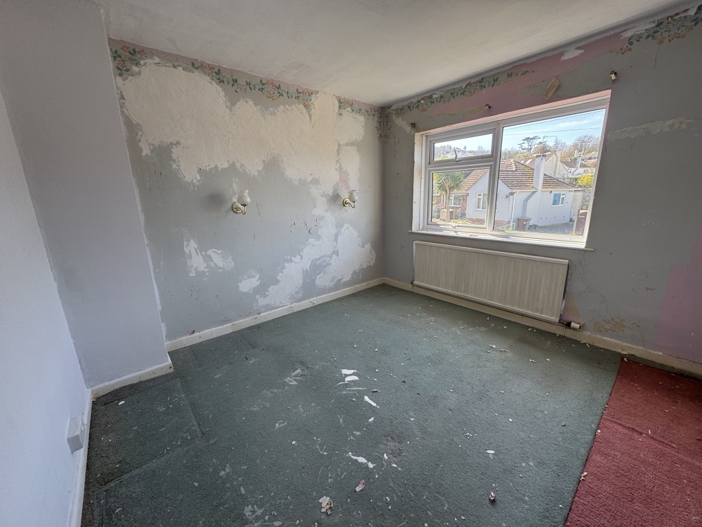 Lot: 44 - SEMI-DETACHED HOUSE FOR IMPROVEMENT - Bedroom two